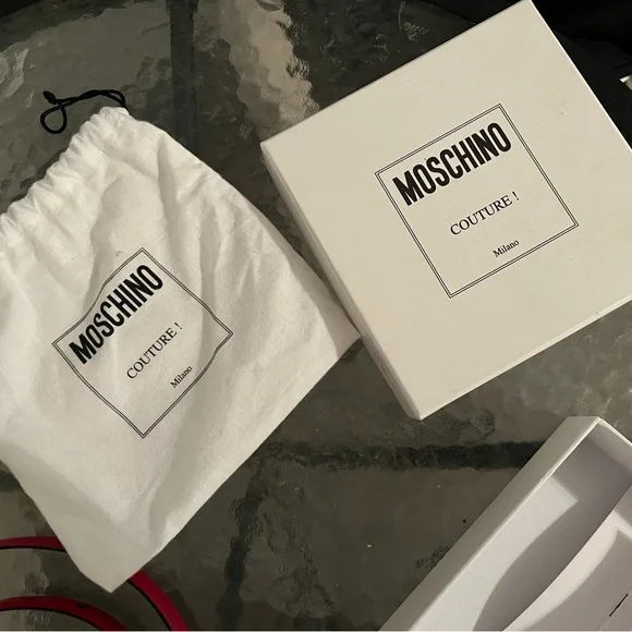 New with Tags Moschino Red Skinny Belt - Picture 3 of 6